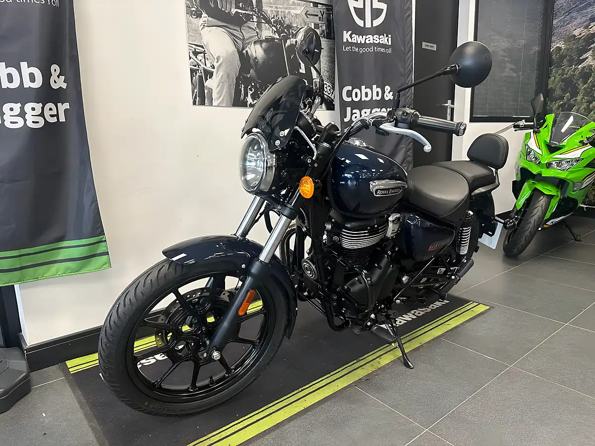 Used 2024 Royal Enfield Meteor 350 Custom Blue - Interior and Exterior details 11