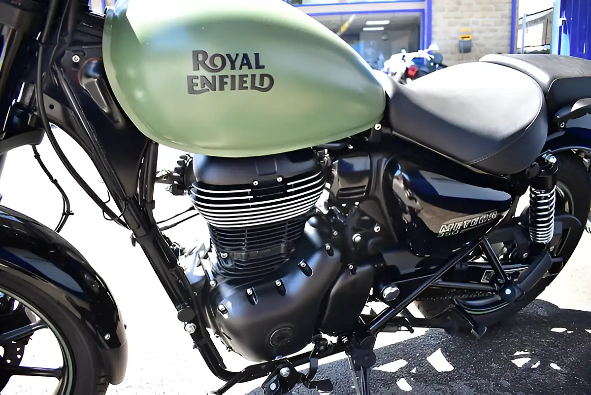 Used 2024 Royal Enfield Meteor 350 Roadster/Retro Green - Interior and Exterior details 14