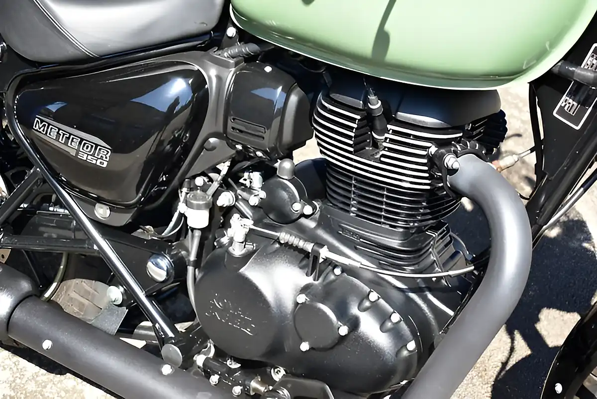 Used 2024 Royal Enfield Meteor 350 Roadster/Retro Green - Interior and Exterior details 19