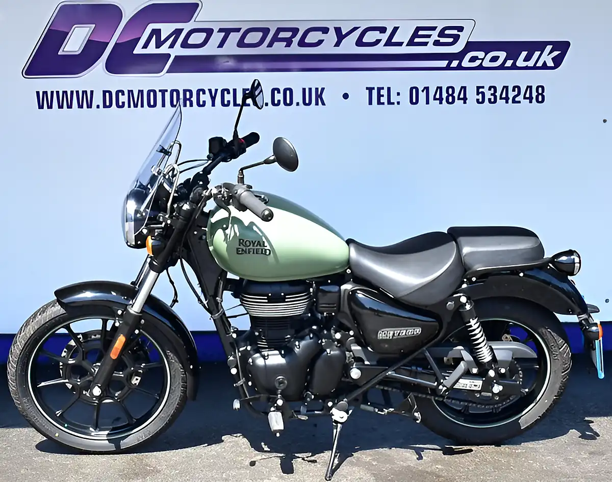 Used 2024 Royal Enfield Meteor 350 Roadster/Retro Green - Interior and Exterior details 5