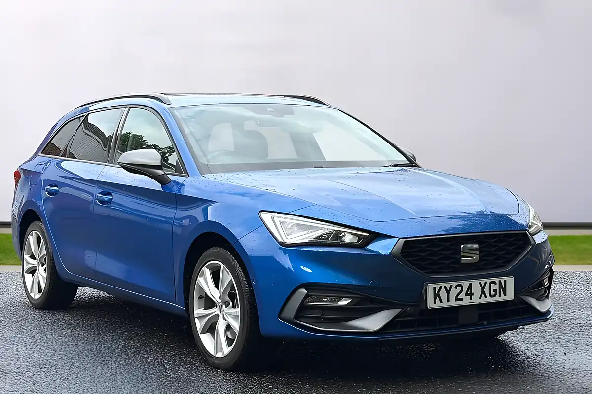 Used 2024 SEAT Leon Fr Blue - Front View