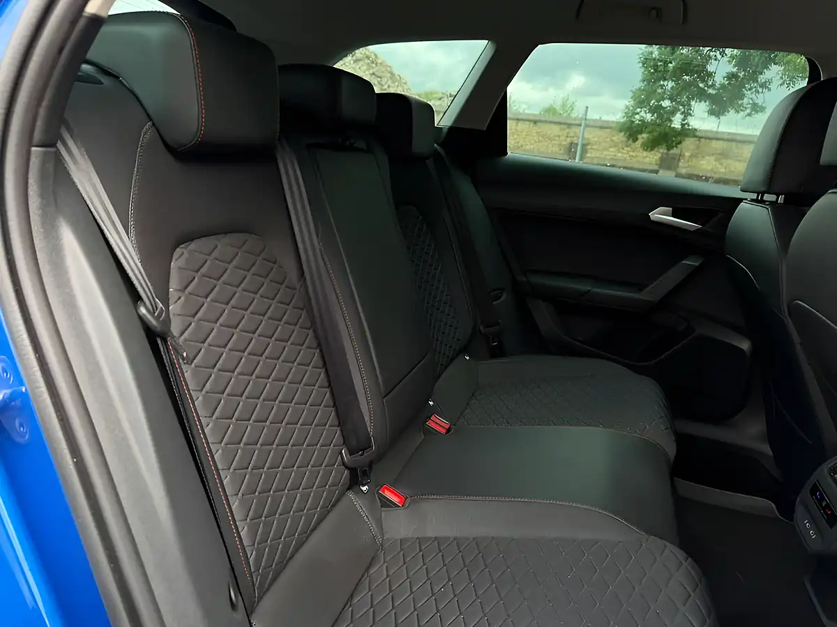 Used 2024 SEAT Leon Fr Blue - Interior and Exterior details 16