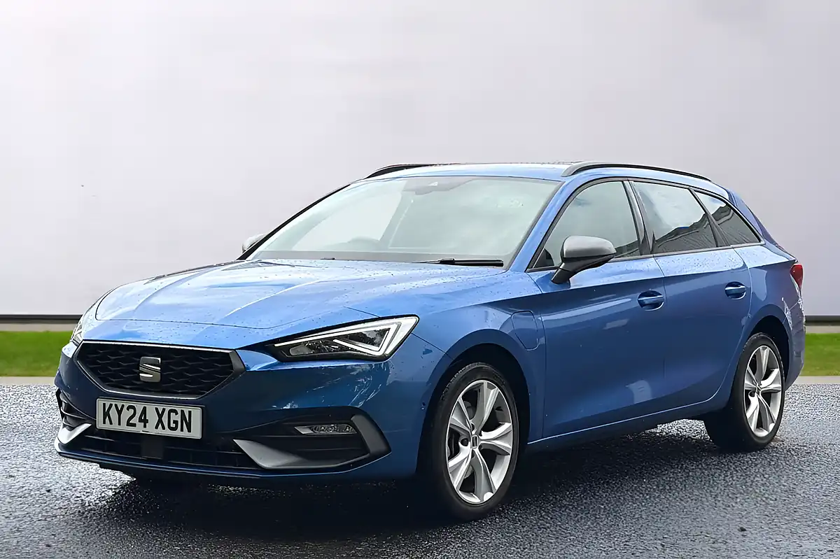 Used 2024 SEAT Leon Fr Blue - Interior and Exterior details 5