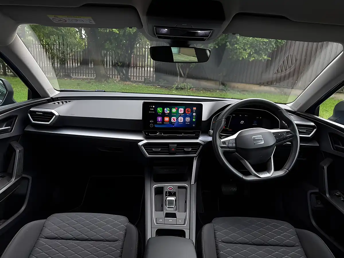 Used 2024 SEAT Leon Fr Blue - Interior and Exterior details 8