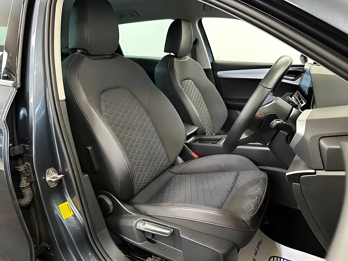 Used 2024 SEAT Leon Fr Magnetic Tech Grey - Interior and Exterior details 3