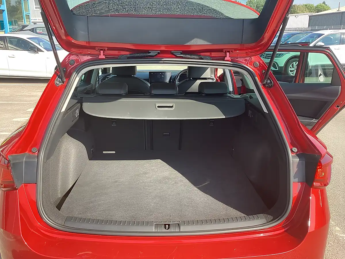 Used 2024 SEAT Leon Fr Red - Interior and Exterior details 15