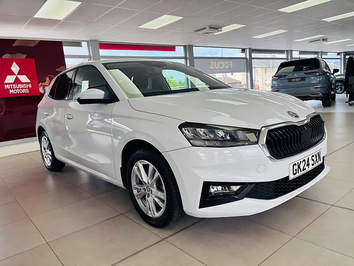 Used 2024 Skoda Fabia Se L White - Front View