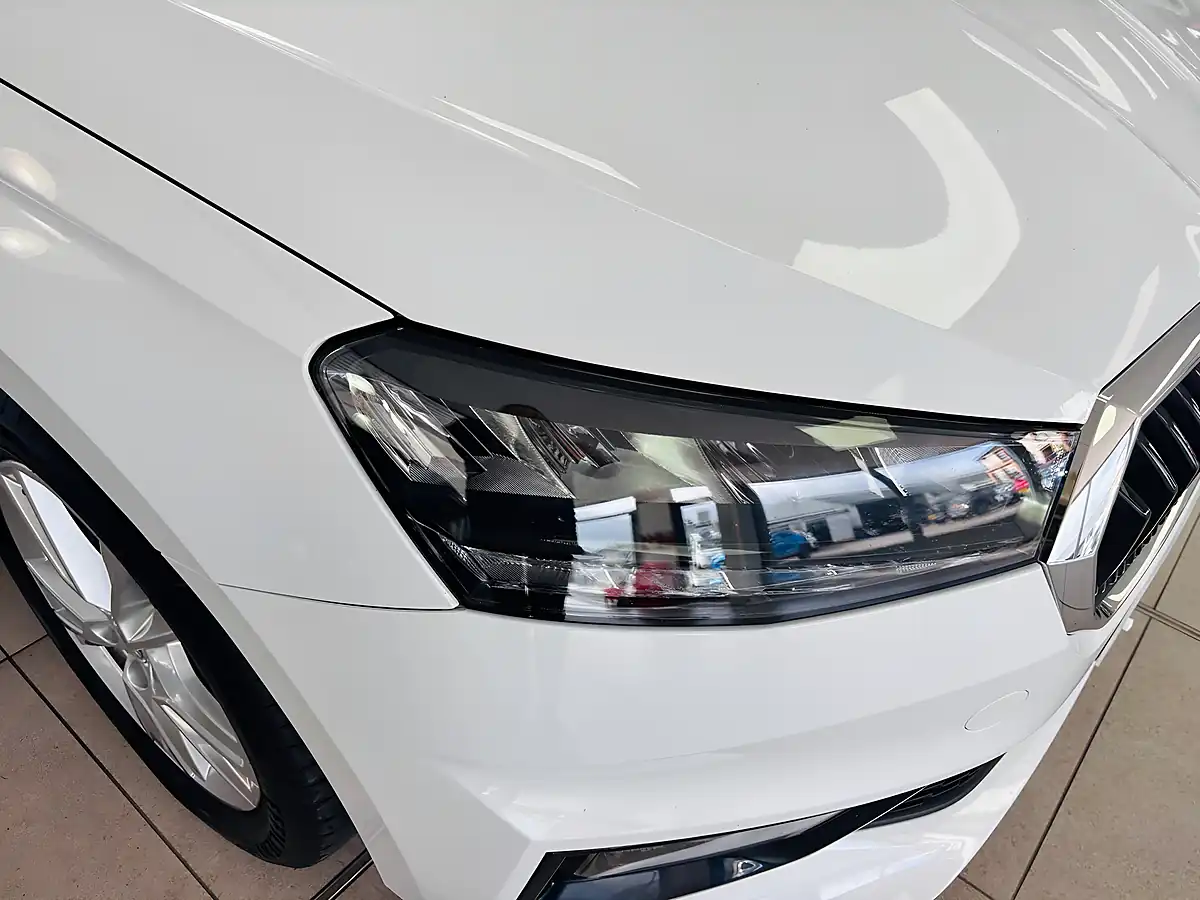 Used 2024 Skoda Fabia Se L White - Front View