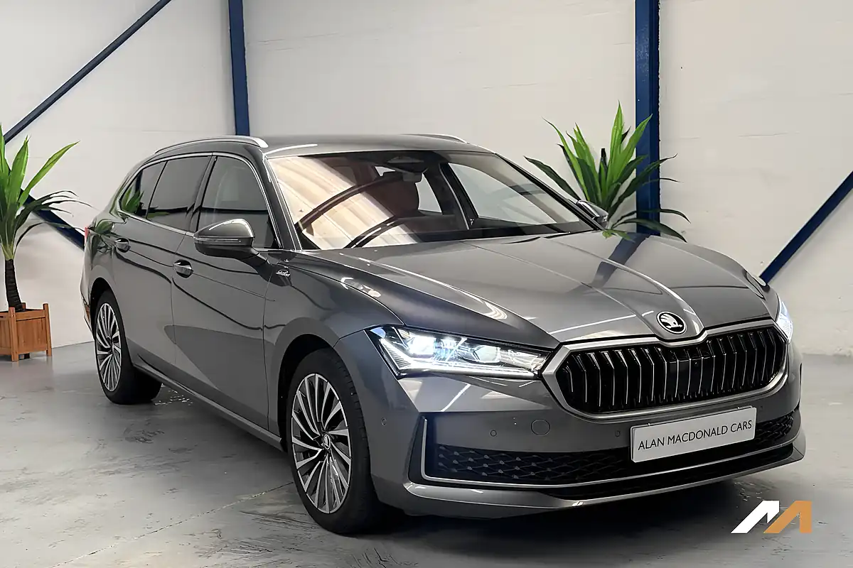 Used 2024 Skoda Superb Laurin & Klement Grey - Front View