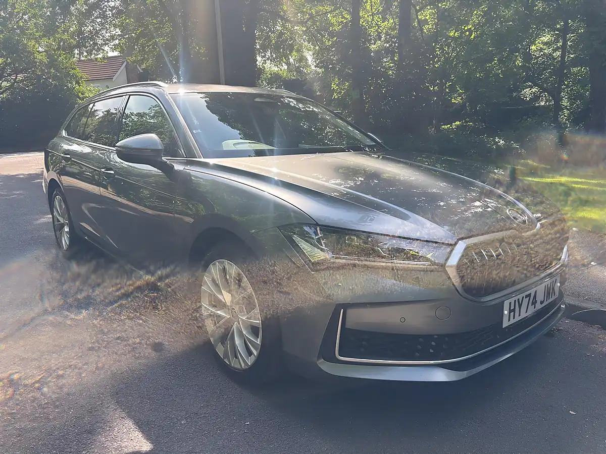 Used 2024 Skoda Superb Se L Grey - Front View