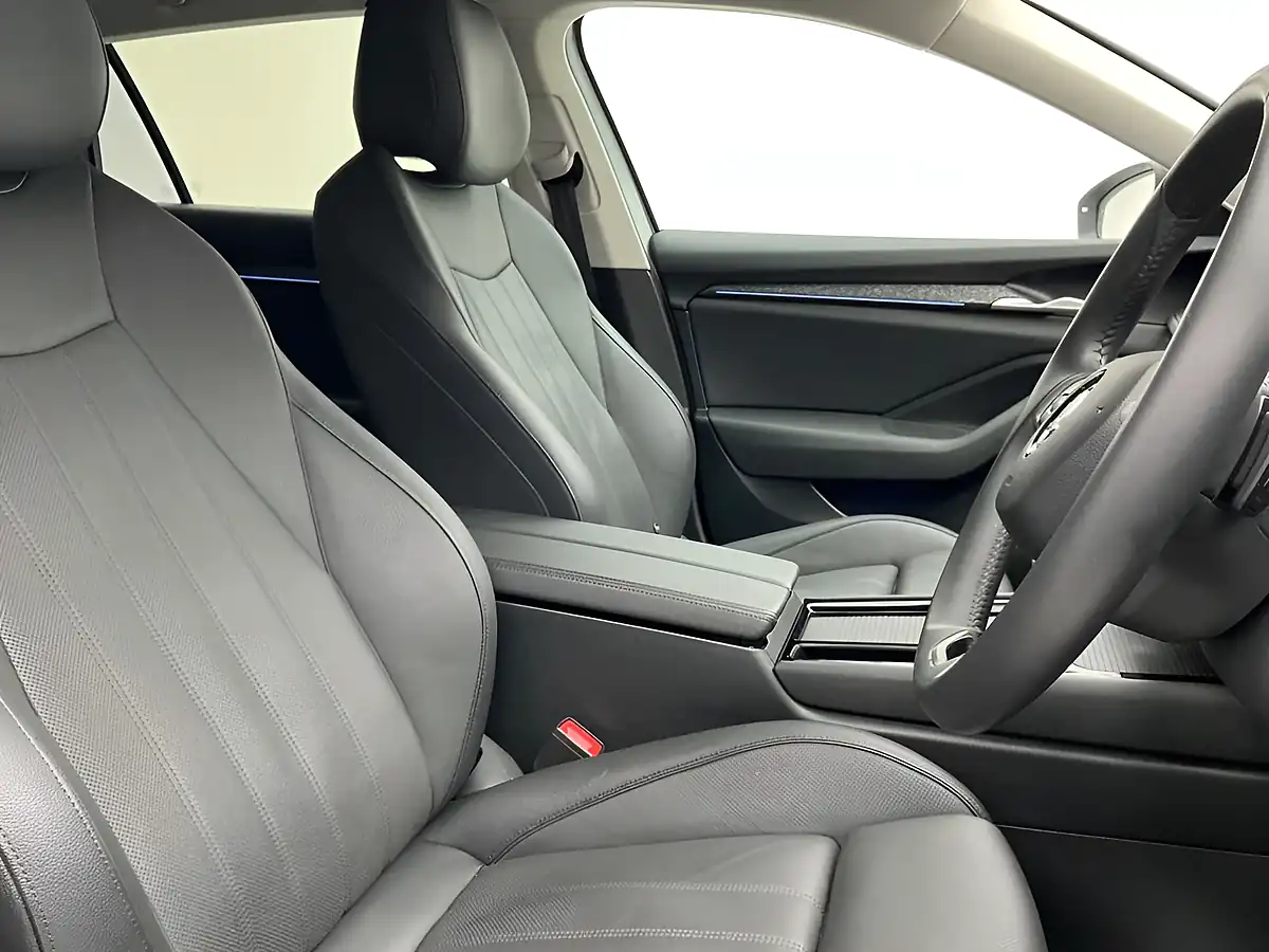Used 2024 Skoda Superb Se L Pebble Silver - Interior and Exterior details 11