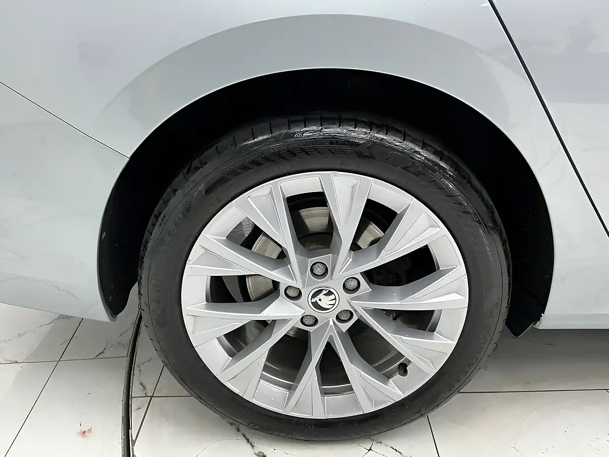 Used 2024 Skoda Superb Se L Pebble Silver - Interior and Exterior details 19