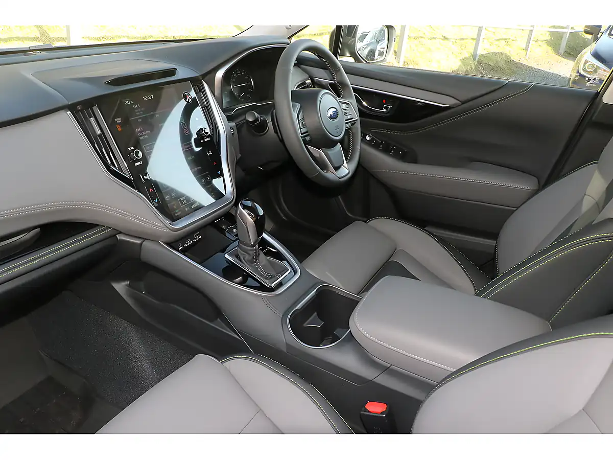 Used 2024 Subaru Outback I Field Black - Interior and Exterior details 15