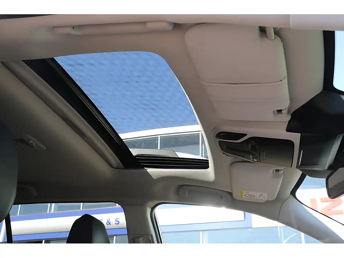 Used 2024 Subaru Outback I Touring Ice Silver - Interior and Exterior details 10
