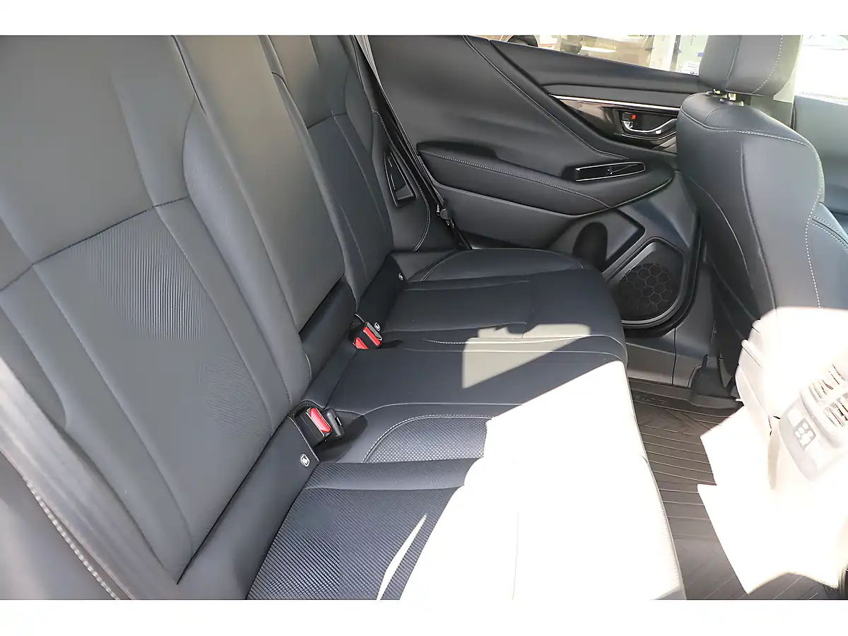 Used 2024 Subaru Outback I Touring Ice Silver - Interior and Exterior details 11