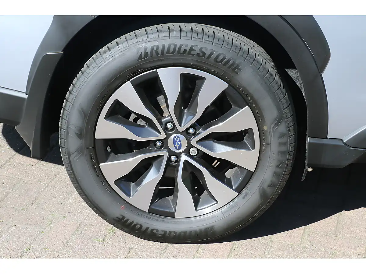Used 2024 Subaru Outback I Touring Ice Silver - Interior and Exterior details 16