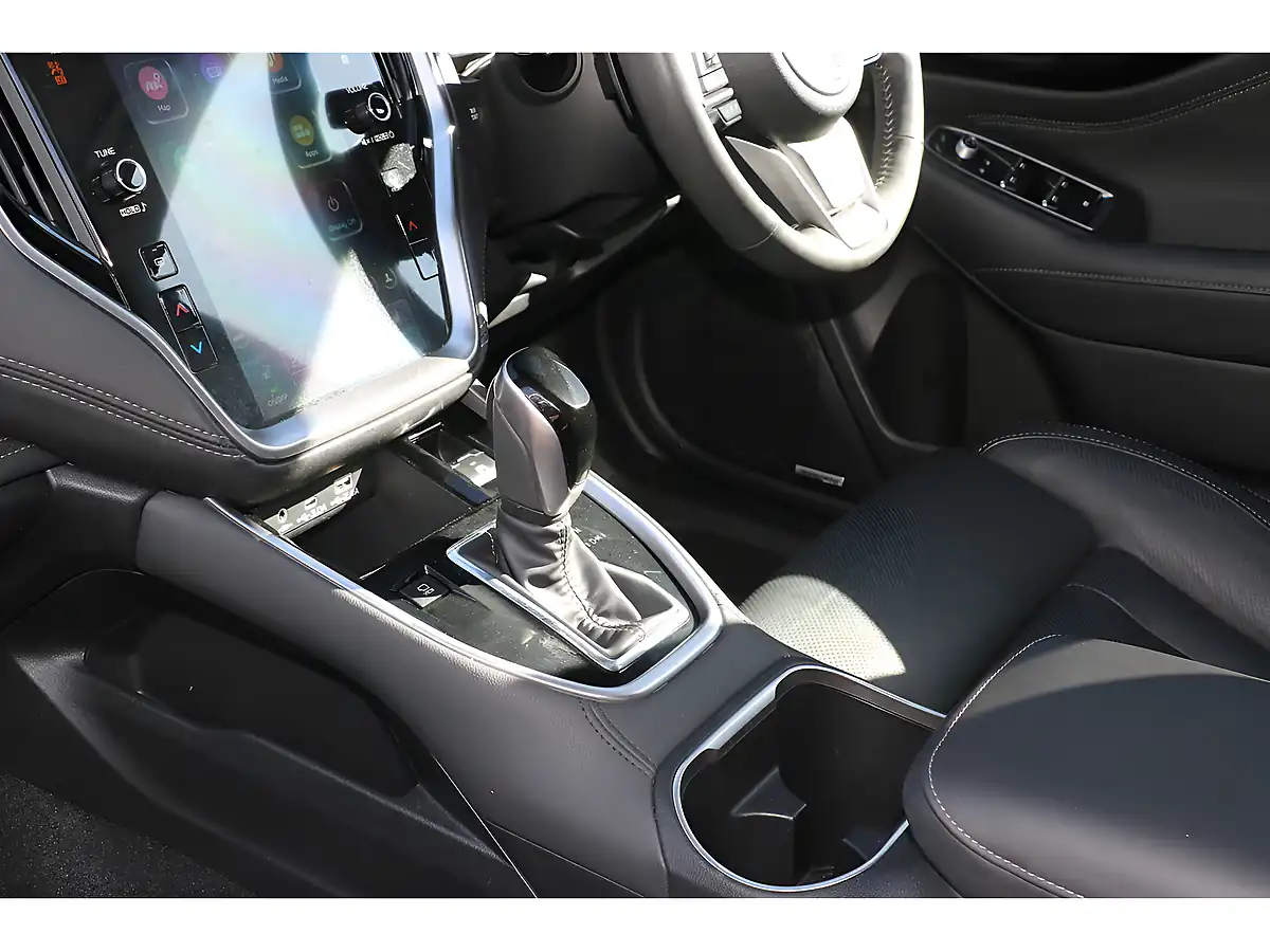 Used 2024 Subaru Outback I Touring Ice Silver - Interior and Exterior details 20