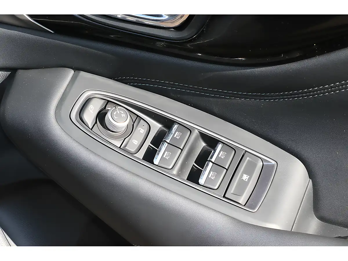 Used 2024 Subaru Outback I Touring Ice Silver - Interior and Exterior details 7