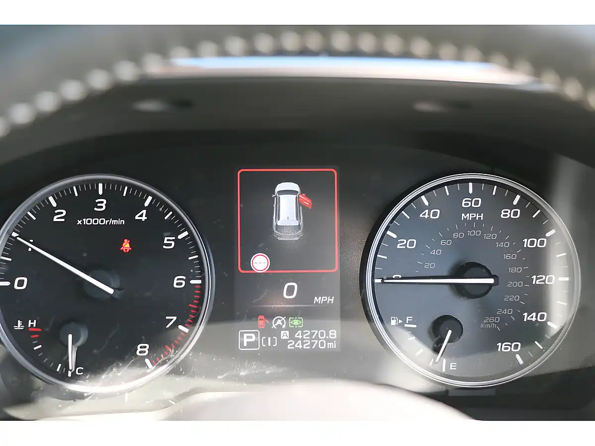 Used 2024 Subaru Outback I Touring Ice Silver - Interior and Exterior details 8