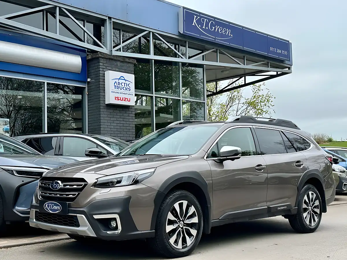 Used 2024 Subaru Outback Touring Gold - Front View