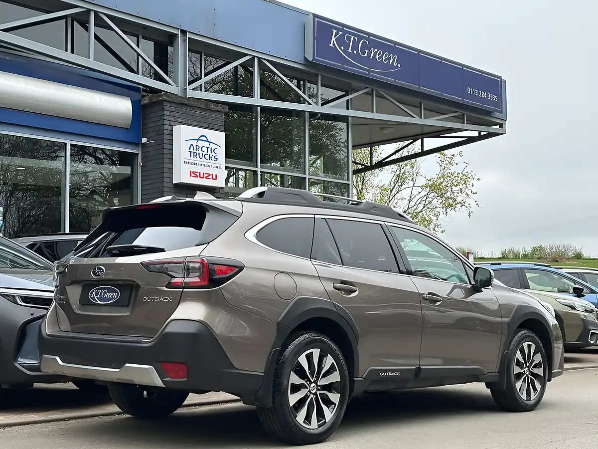 Used 2024 Subaru Outback Touring Gold - Interior and Exterior details 4