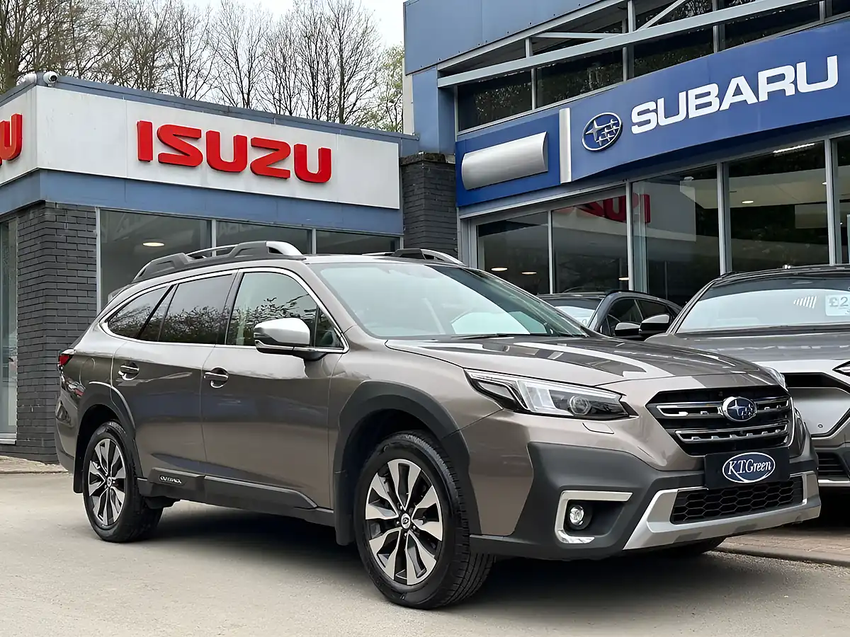 Used 2024 Subaru Outback Touring Gold - Interior and Exterior details 6