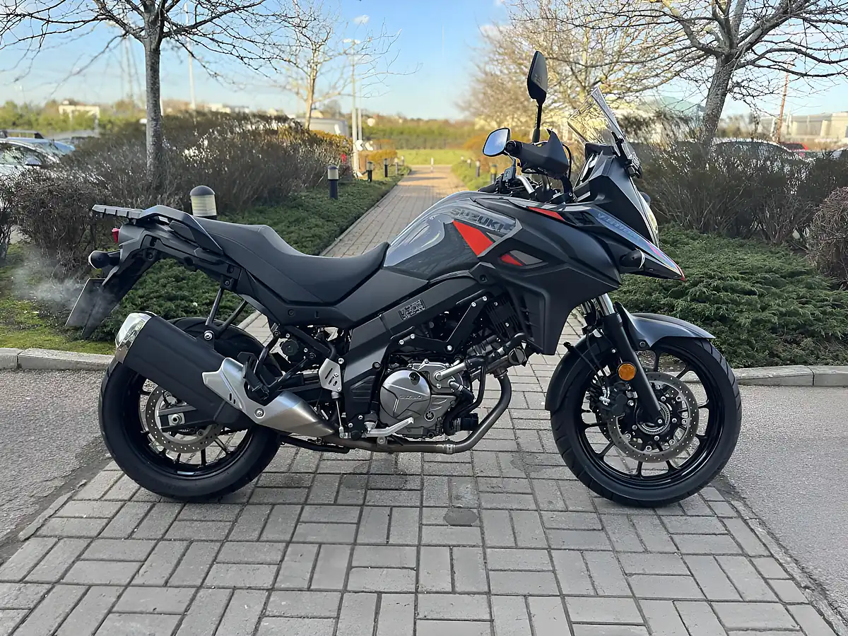 Used 2024 Suzuki DL650AM5 Grey - Front View
