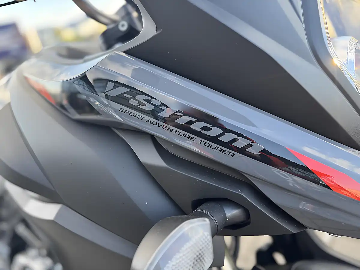 Used 2024 Suzuki DL650AM5 Grey - Interior and Exterior details 14