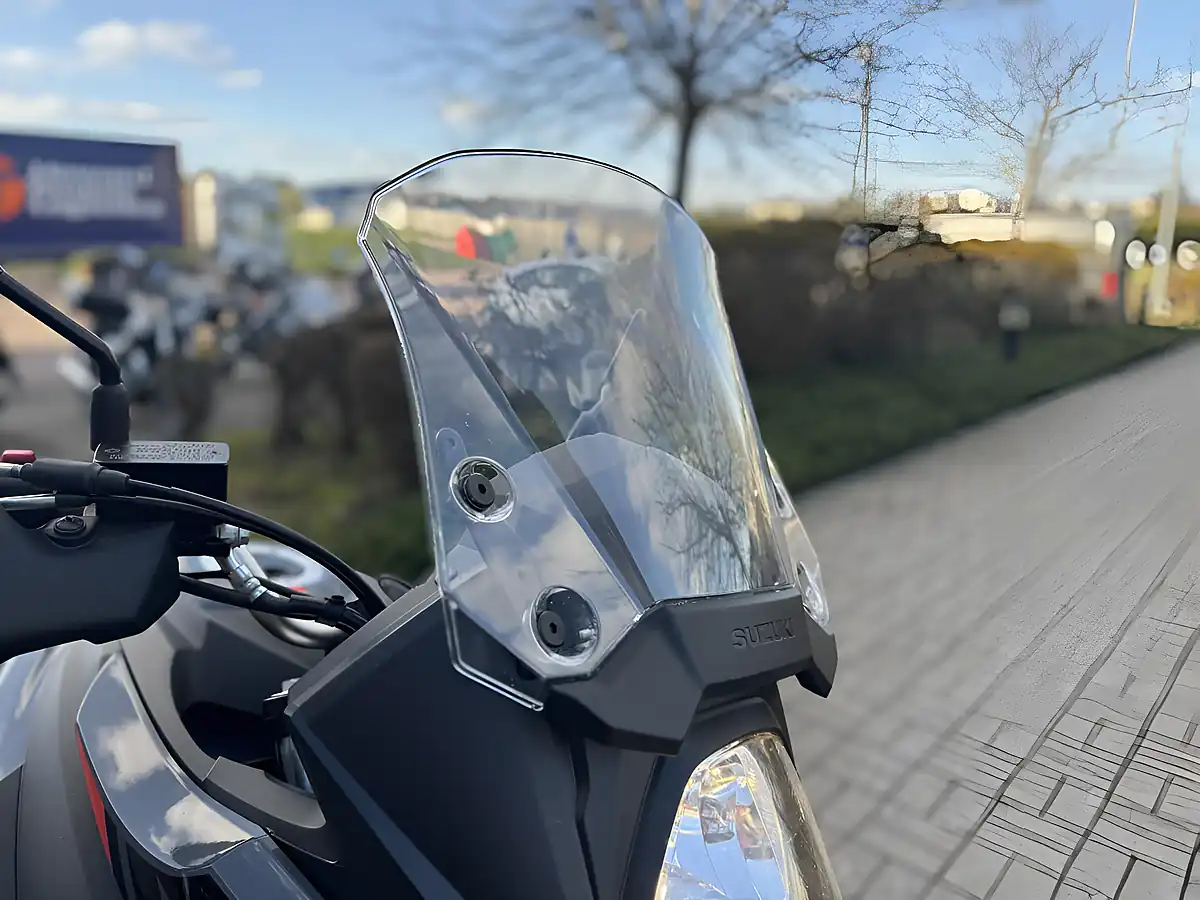 Used 2024 Suzuki DL650AM5 Grey - Interior and Exterior details 15