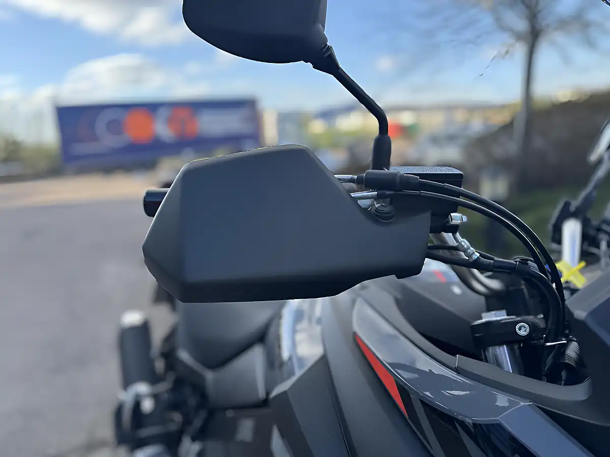 Used 2024 Suzuki DL650AM5 Grey - Interior and Exterior details 16