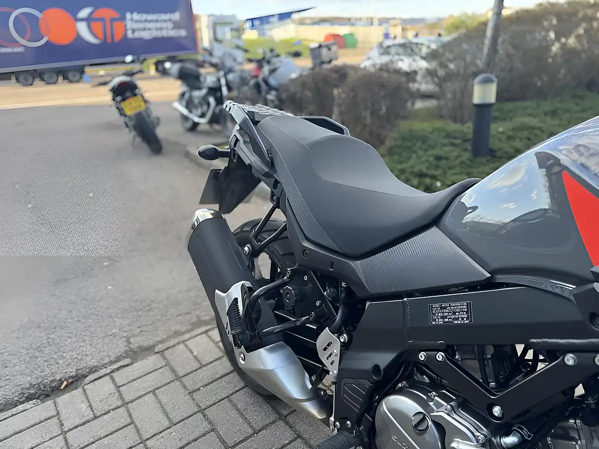 Used 2024 Suzuki DL650AM5 Grey - Interior and Exterior details 17
