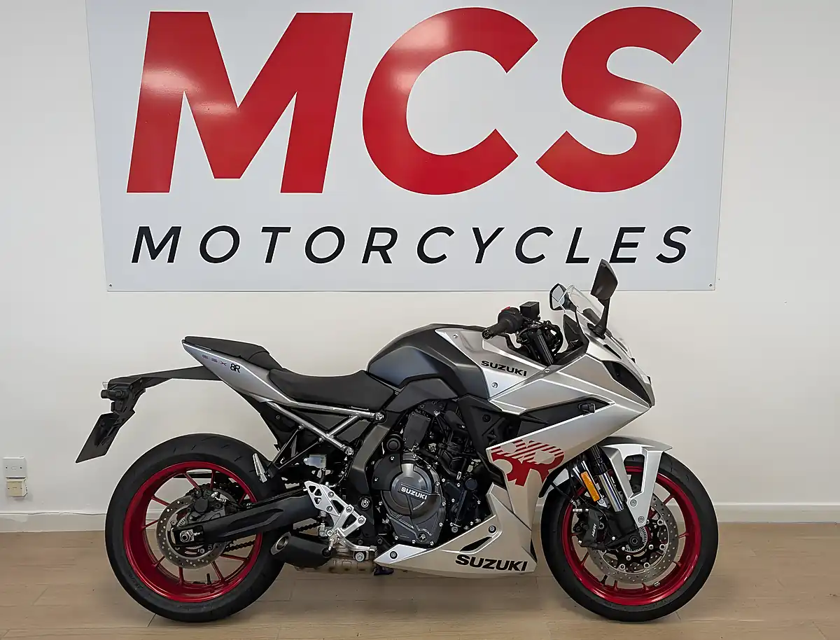 Used 2024 Suzuki GSX-8R 800 Silver - Front View
