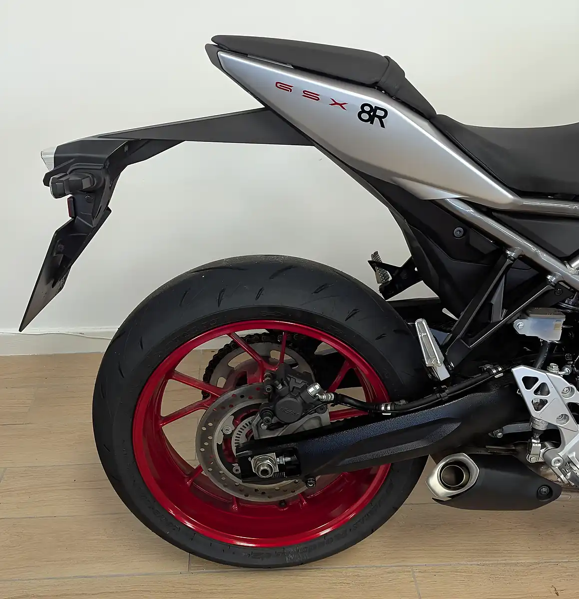 Used 2024 Suzuki GSX-8R 800 Silver - Interior and Exterior details 13