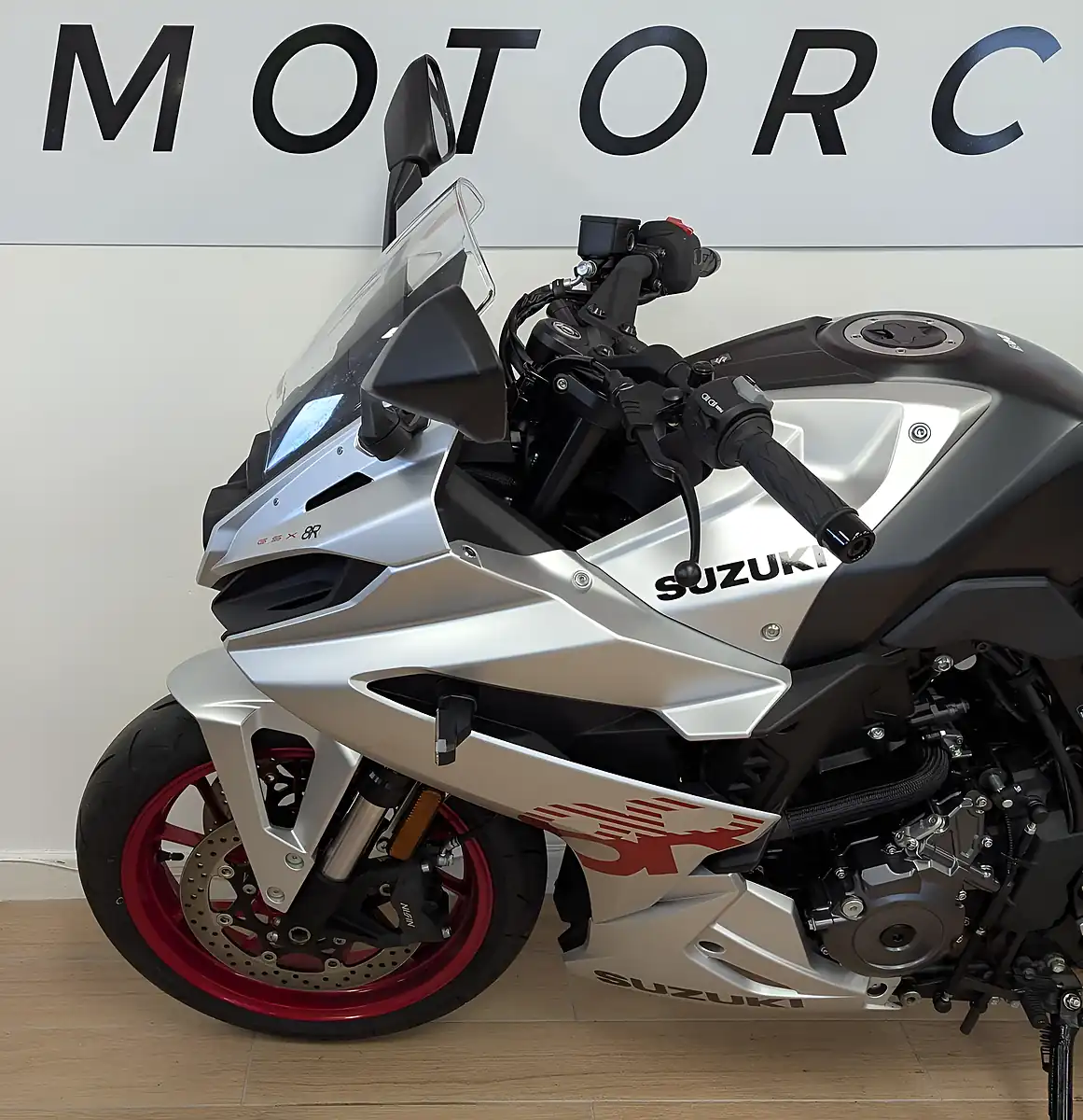 Used 2024 Suzuki GSX-8R 800 Silver - Interior and Exterior details 19