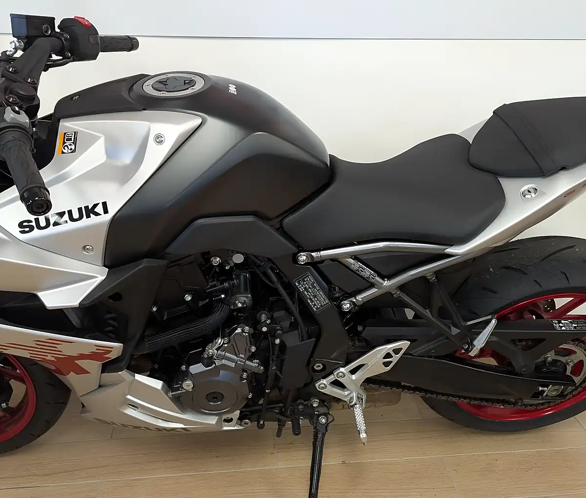 Used 2024 Suzuki GSX-8R 800 Silver - Interior and Exterior details 20