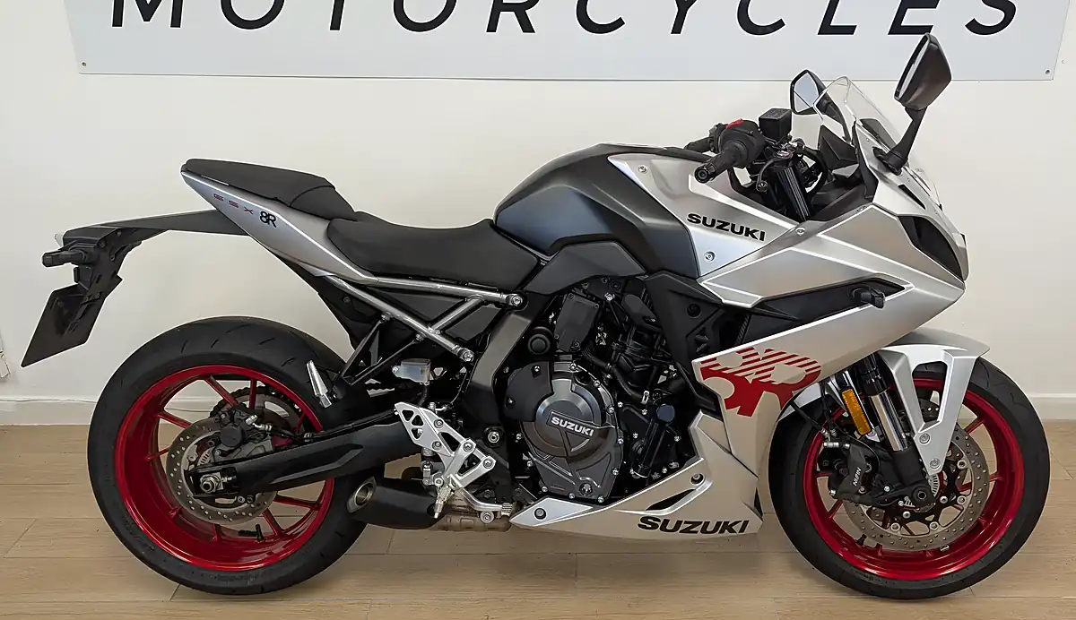 Used 2024 Suzuki GSX-8R 800 Silver - Interior and Exterior details 5