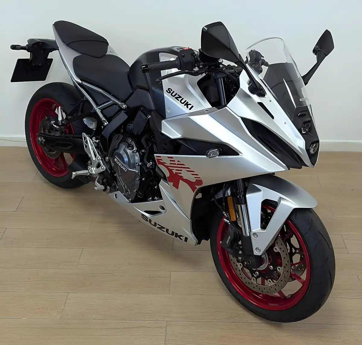 Used 2024 Suzuki GSX-8R 800 Silver - Interior and Exterior details 7