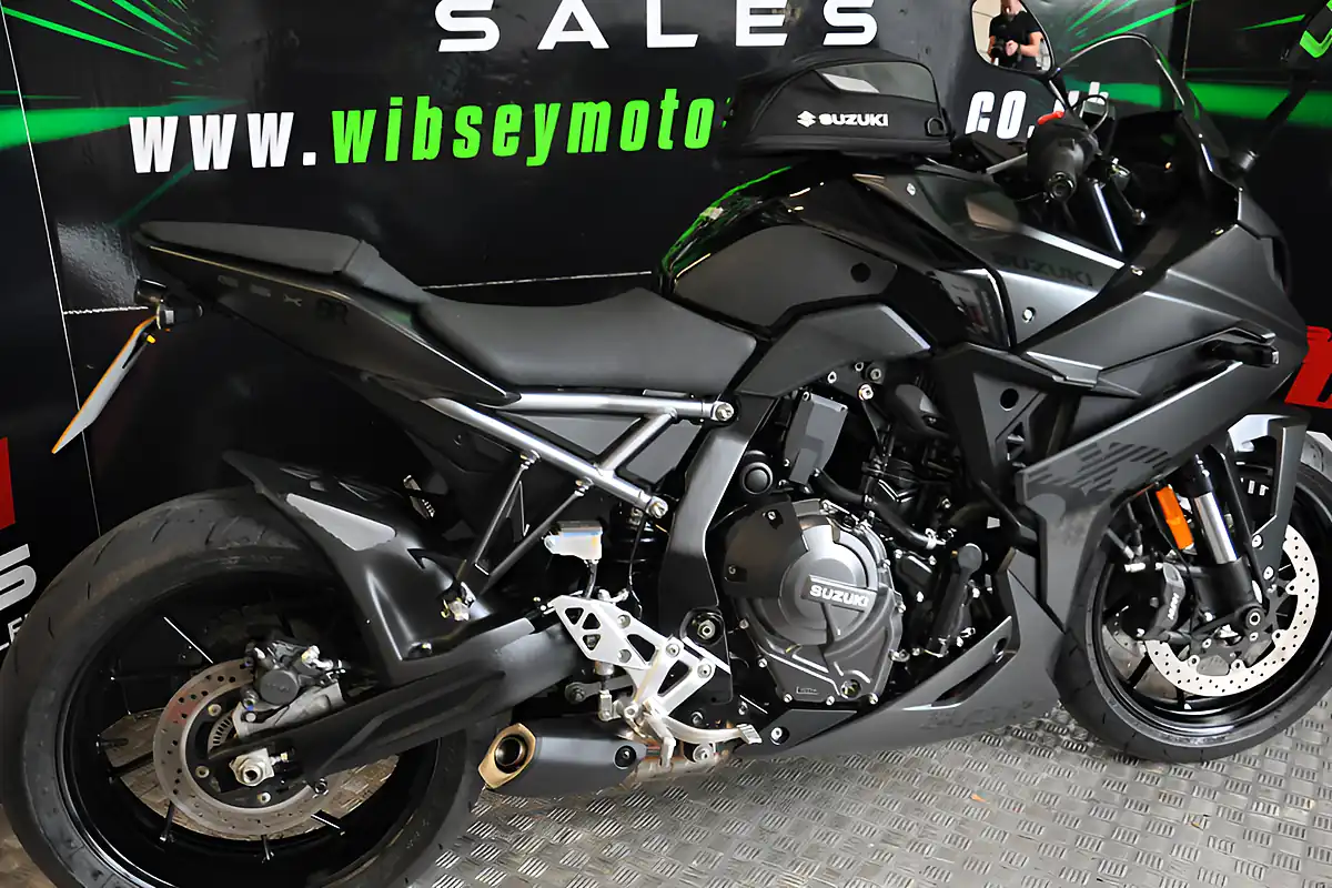 Used 2024 Suzuki Gsx 8R Black - Interior and Exterior details 17