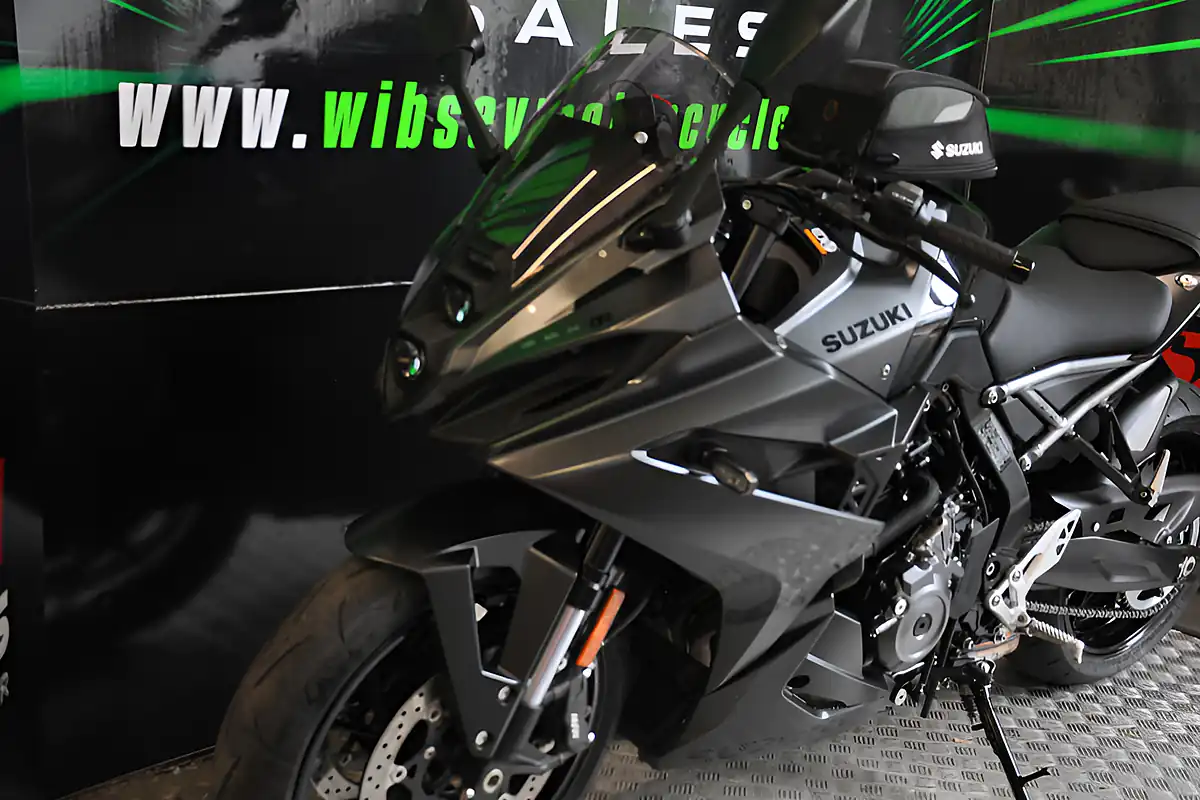 Used 2024 Suzuki Gsx 8R Black - Interior and Exterior details 3