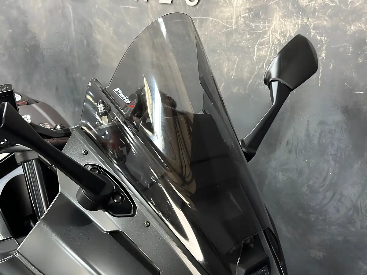Used 2024 Suzuki GSX-8R R Black - Interior and Exterior details 11