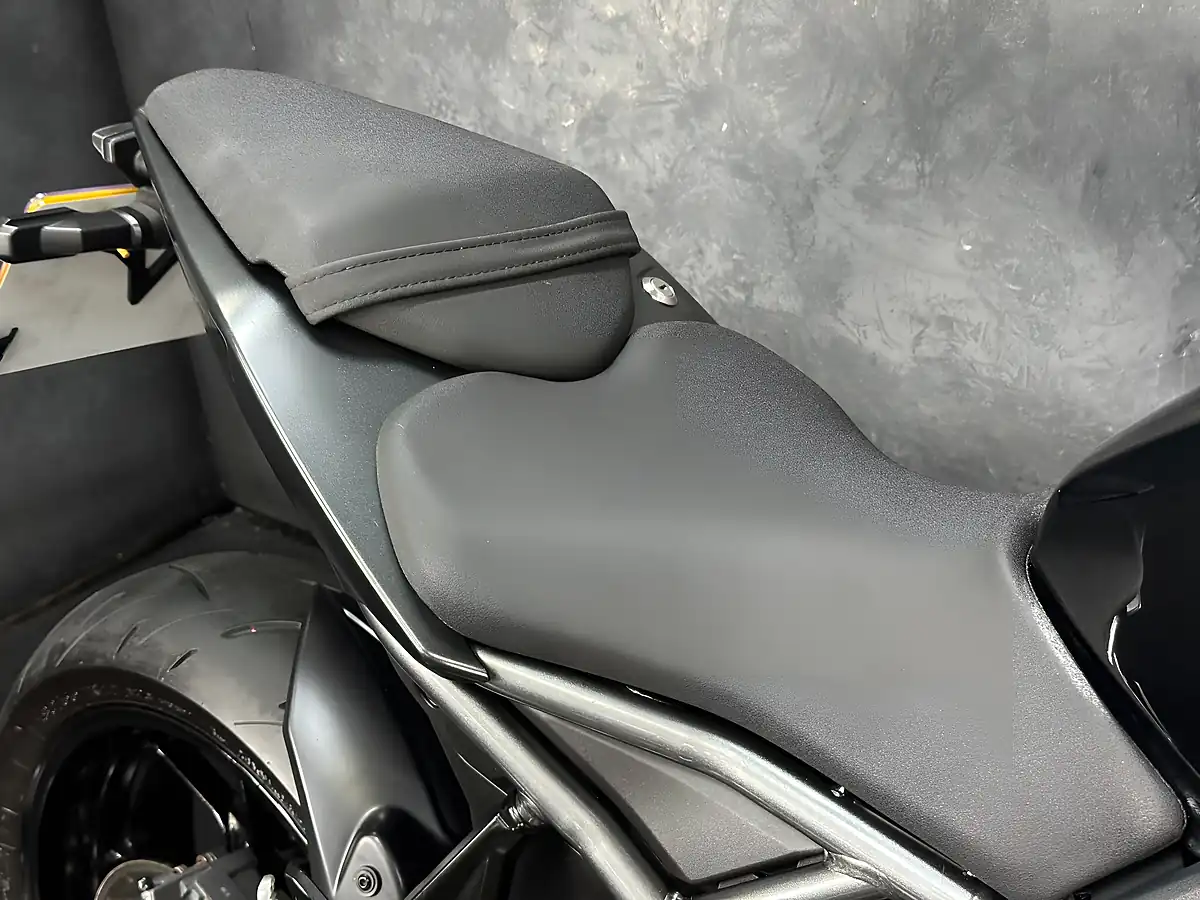 Used 2024 Suzuki GSX-8R R Black - Interior and Exterior details 13