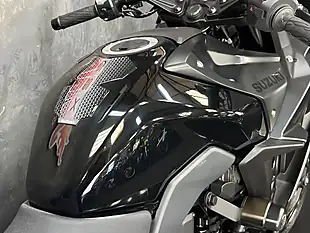 Used 2024 Suzuki GSX-8R R Black - Interior and Exterior details 15