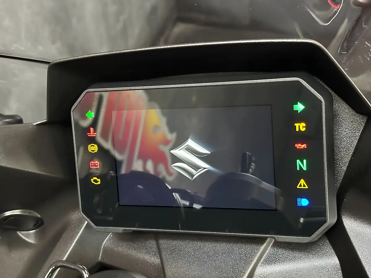 Used 2024 Suzuki GSX-8R R Black - Interior and Exterior details 16