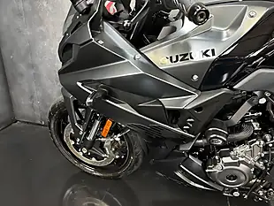 Used 2024 Suzuki GSX-8R R Black - Interior and Exterior details 17