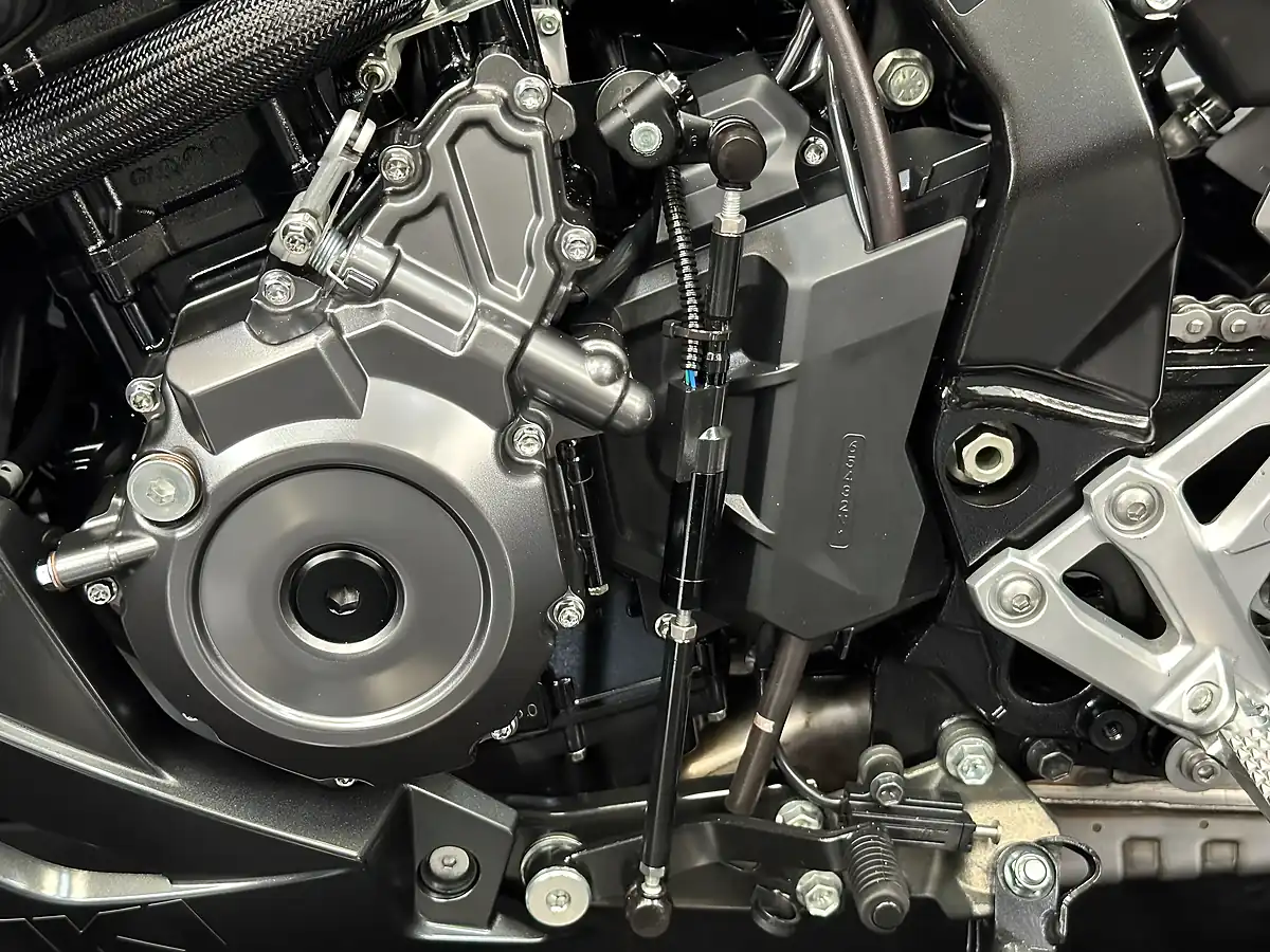 Used 2024 Suzuki GSX-8R R Black - Interior and Exterior details 18