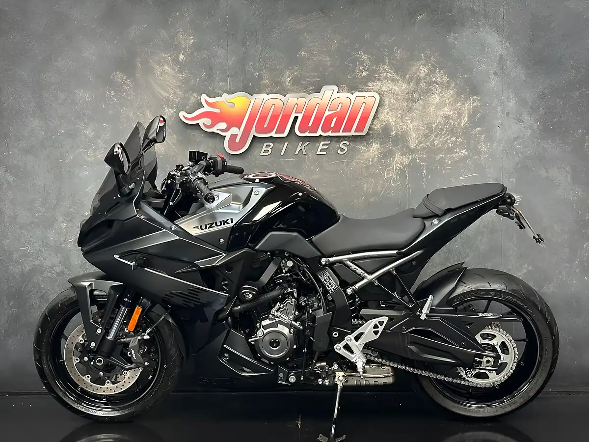 Used 2024 Suzuki GSX-8R R Black - Interior and Exterior details 2