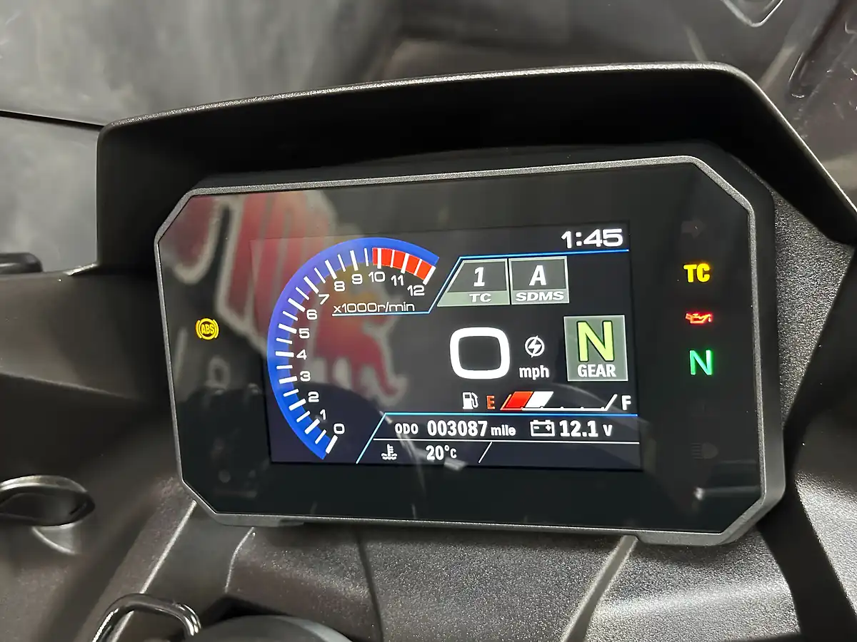 Used 2024 Suzuki GSX-8R R Black - Interior and Exterior details 3