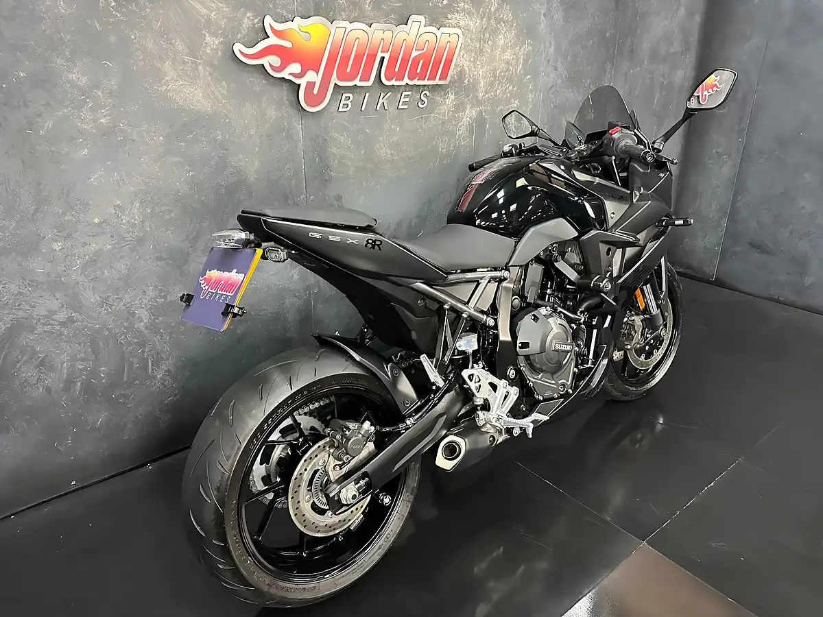 Used 2024 Suzuki GSX-8R R Black - Interior and Exterior details 6