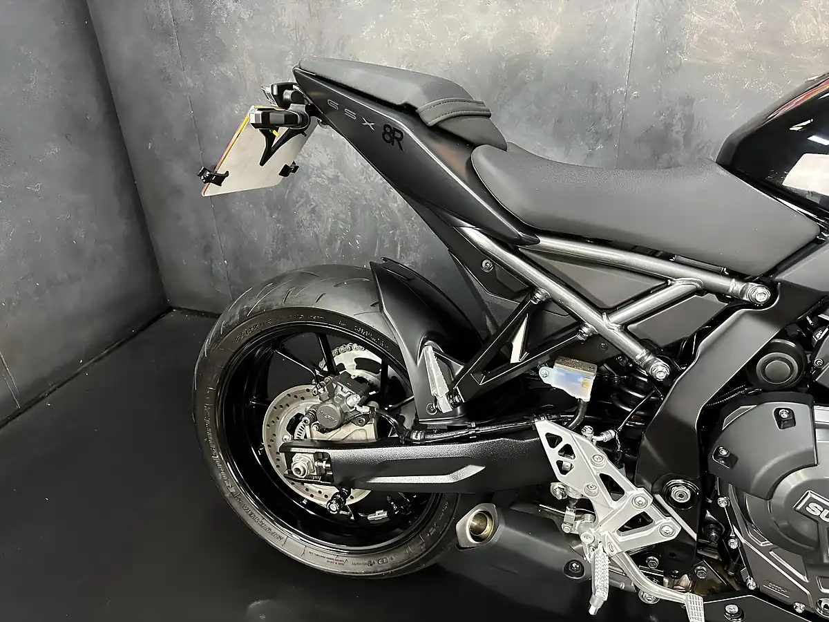 Used 2024 Suzuki GSX-8R R Black - Interior and Exterior details 7