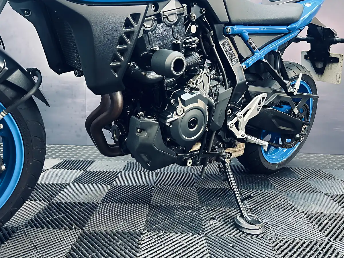 Used 2024 Suzuki GSX-8S Blue - Interior and Exterior details 11